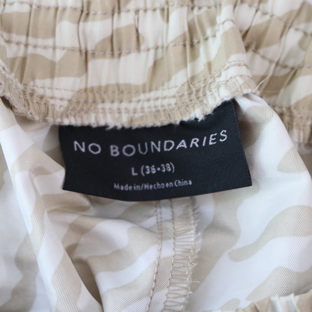No Boundaries Zebra Print Men’s set in Beige and White Sz Large - Picture 11 of 11